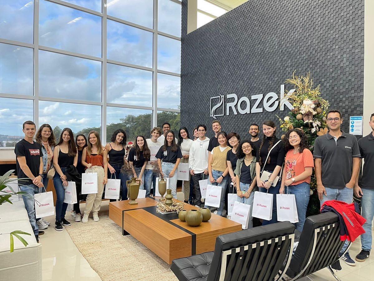 Alunos das Graduações do Ensino Einstein também se dedicam a criar parcerias com outras instituições de negócios e de ensino