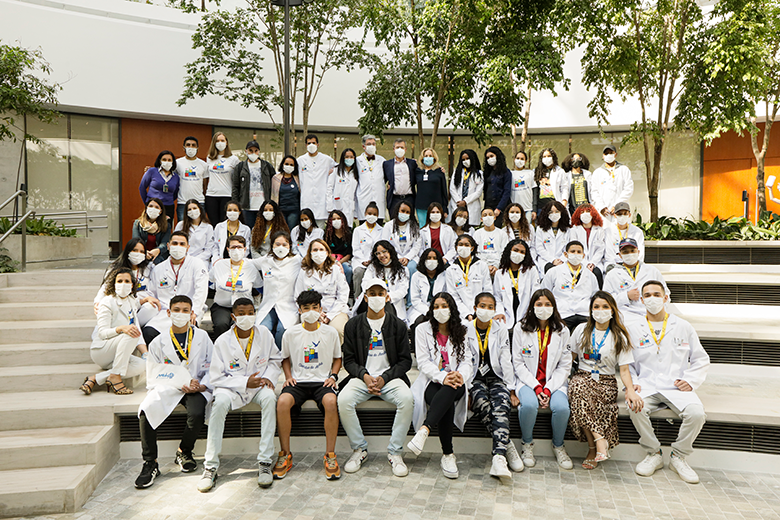 Projeto Cientista do Amanhã proporciona imersão em ciências para 37 jovens de Paraisópolis