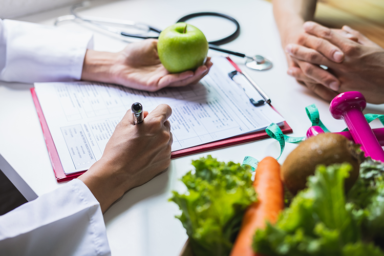 De Consultório e Hospital a Gestão e Esportes, Nutricionista tem campos profissionais em expansão no Brasil
