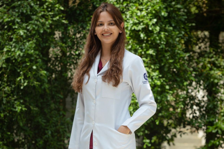 Coordenadora Enfermagem Maria Fernanda celebra trajetoria Einstein