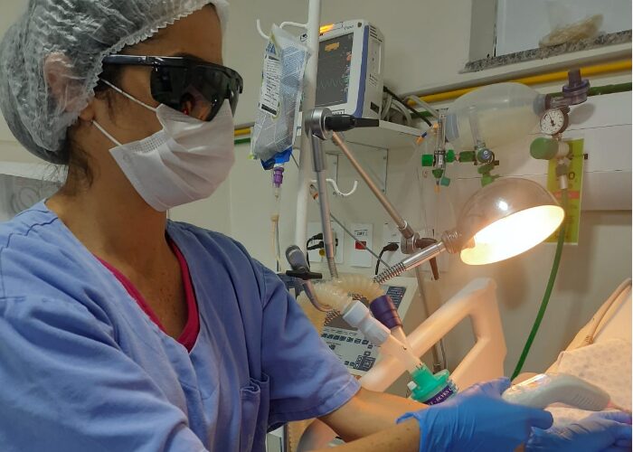 Motivada Pela Pós Graduação Em Odontologia Hospitalar, Dentista Amplia Atuação Em Mg