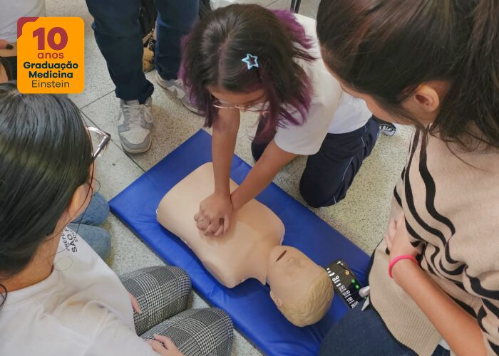 Extensao na Graduacao em Medicina do Einstein aprendizado com impacto real